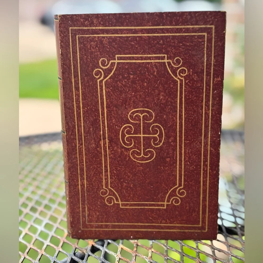 Vintage Decorative faux Book Set in Green and Burgundy - Picture 5 of 10